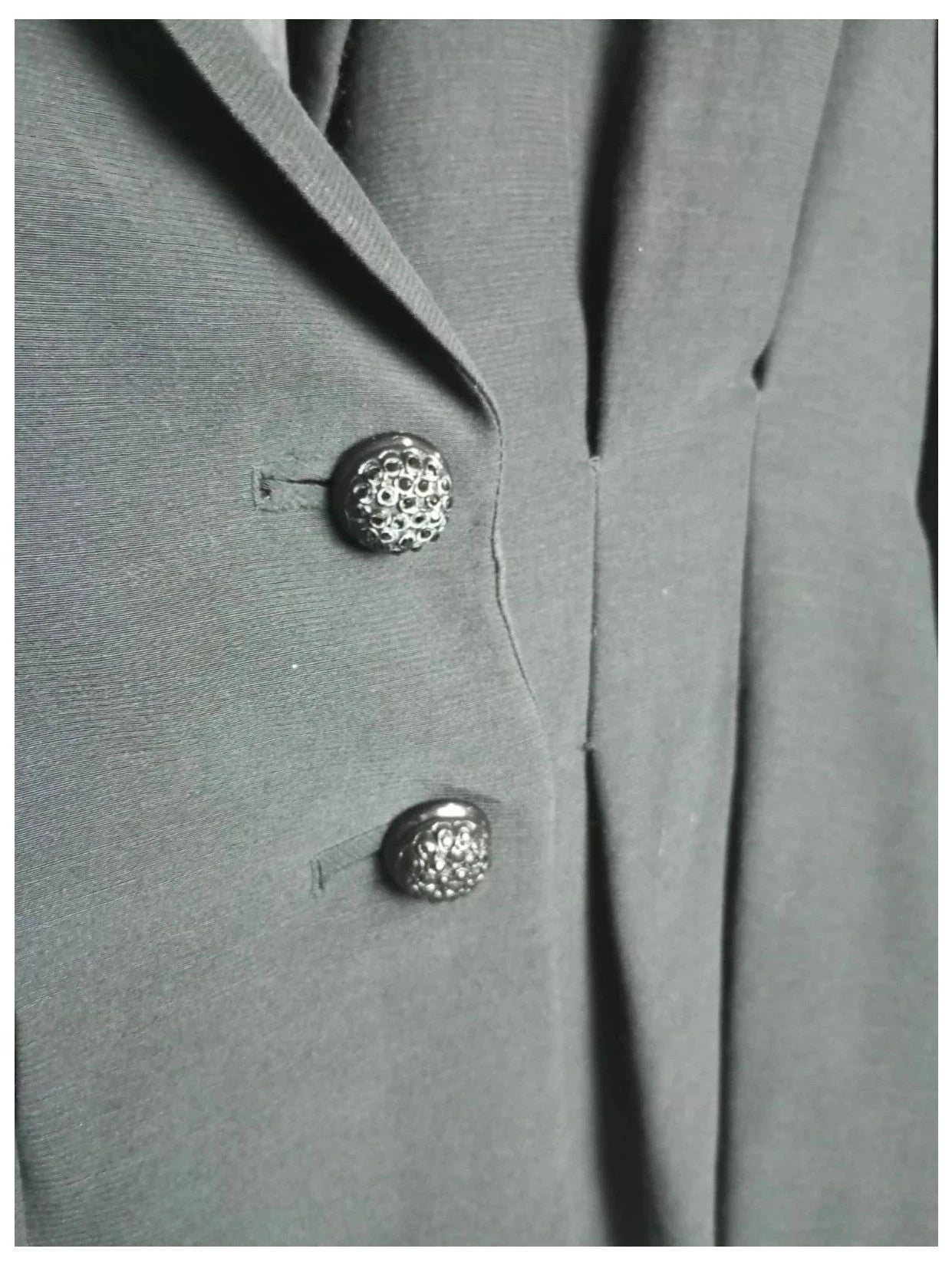 Chaqueta negra valentino
Blazer corto. Con hombreras
Talla L aprox, 40