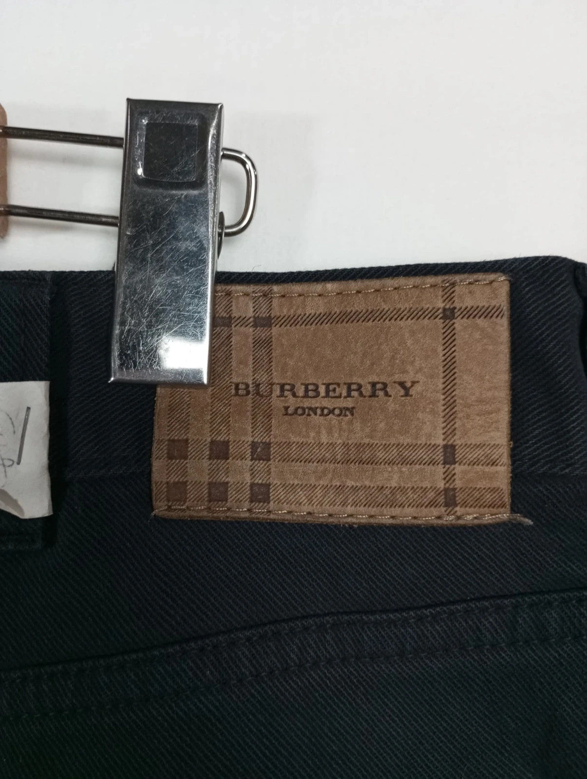 Pantalon vaquero negro Burberry talla w38 o talla 48. Perfecto estado