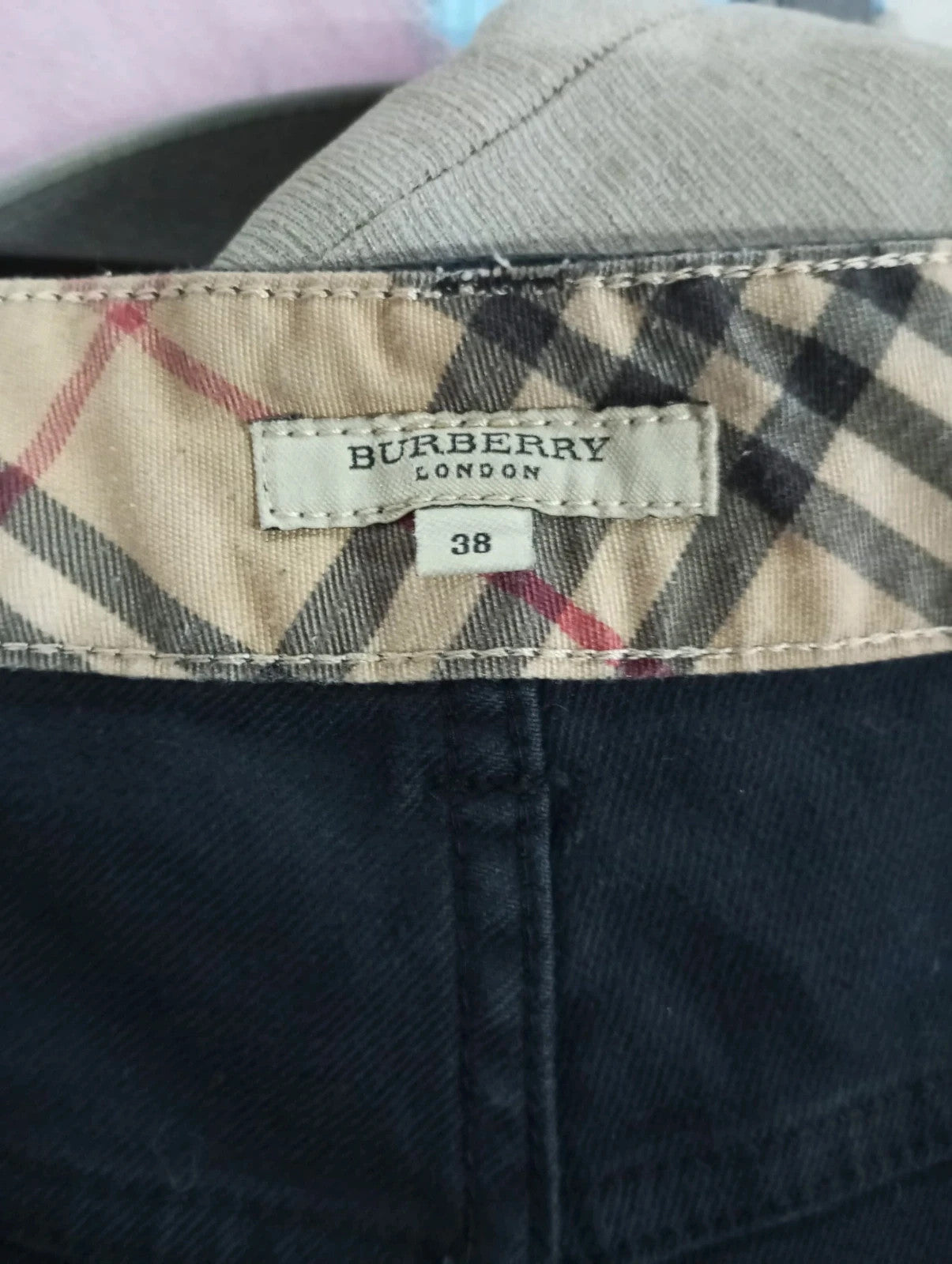 Pantalon vaquero negro Burberry talla w38 o talla 48. Perfecto estado