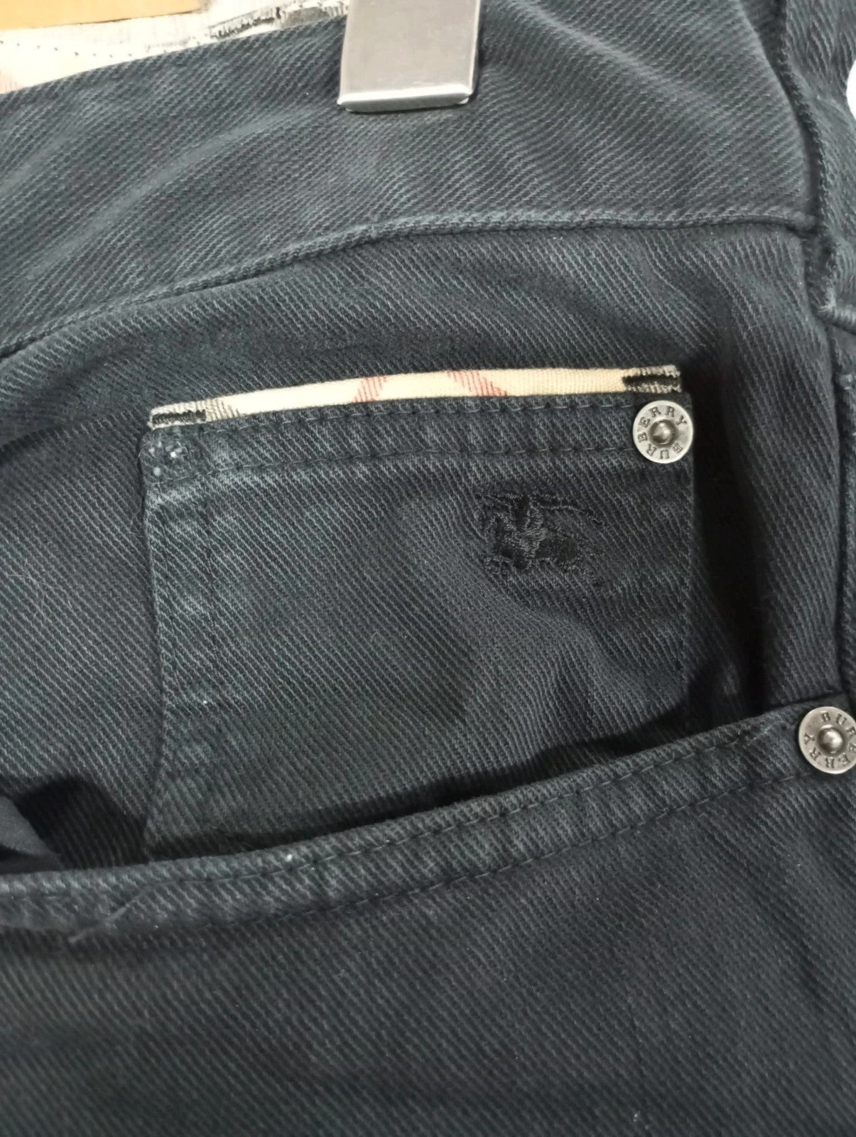 Pantalon vaquero negro Burberry talla w38 o talla 48. Perfecto estado