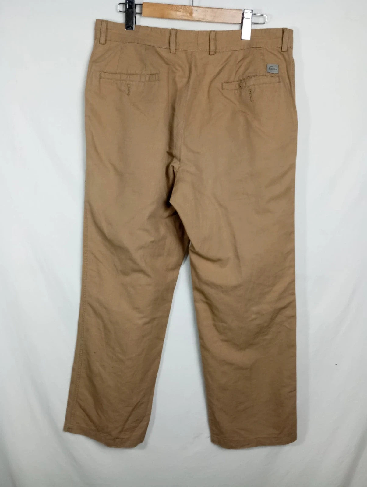 pantalón Lacoste color arena talla 44
