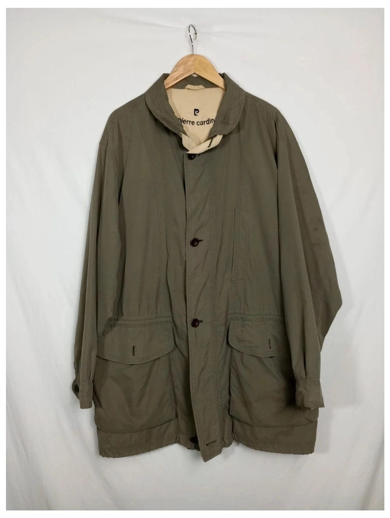 gabardina verde corta Pierre Cardin talla 56. Aproximadamente talla xxL