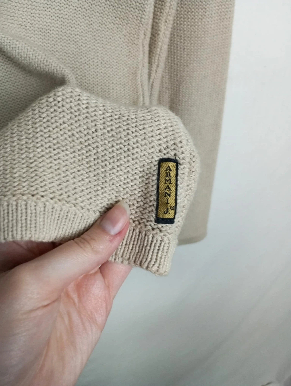 Armani jeans beige talla m
100% algodón
