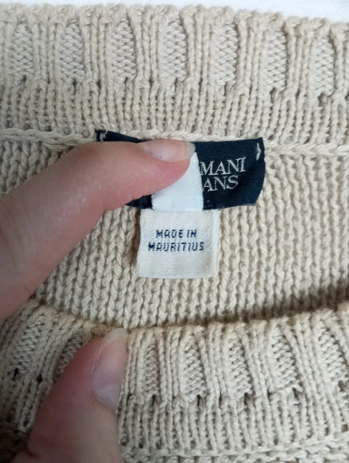 Armani jeans beige talla m
100% algodón