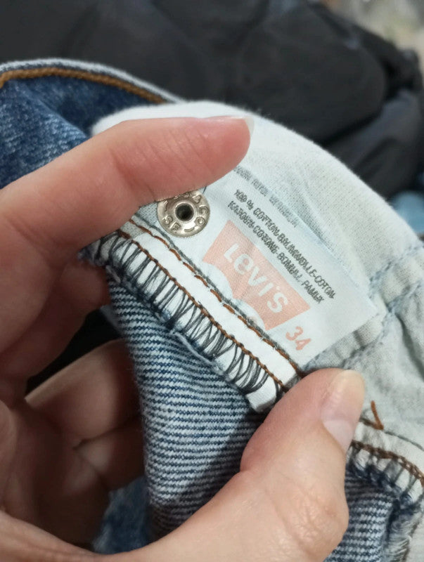 pantalón vaquero Levis 501 w34 l36
Vintage. Coincide con una talla 48, comprueba tus medidas!