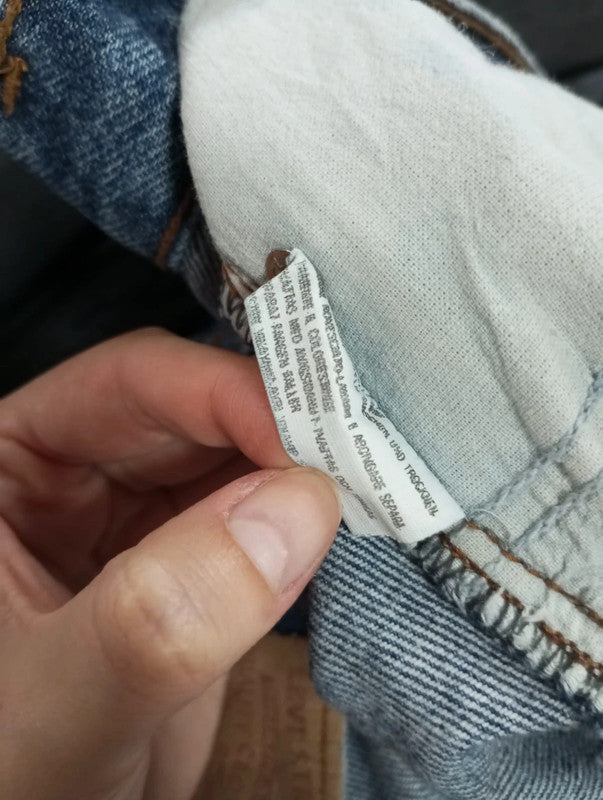 pantalón vaquero Levis 501 w34 l36
Vintage. Coincide con una talla 48, comprueba tus medidas!