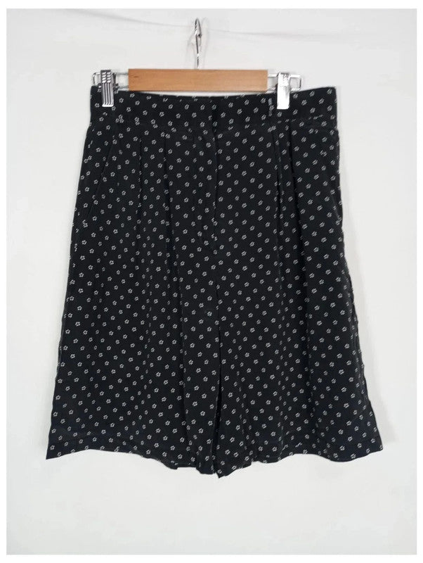 pantalón corto maxmara con flores blancas talla m