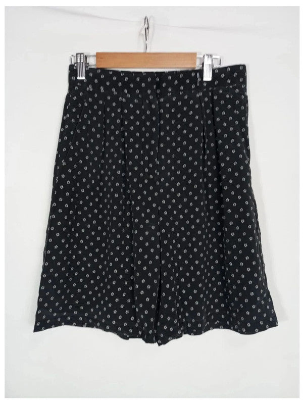 pantalón corto maxmara con flores blancas talla m