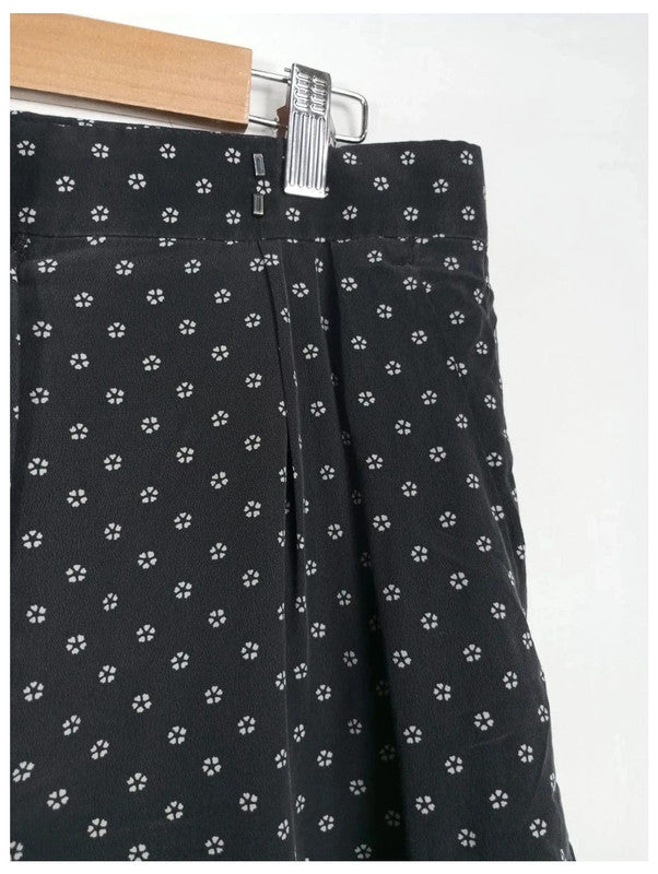 pantalón corto maxmara con flores blancas talla m