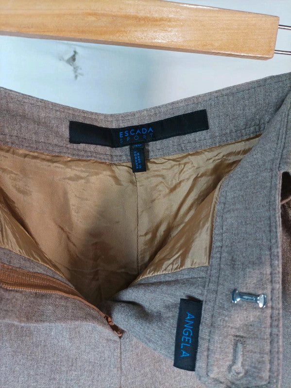 Pantalón color arena Escada talla 40