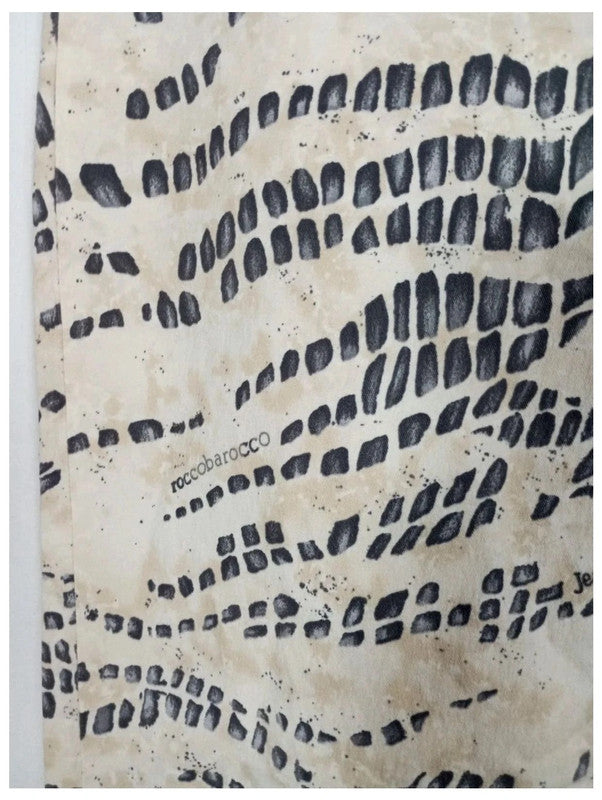 pantalón beige manchas grises tipo animal print, estampado de serpiente. Marca rocco barocco