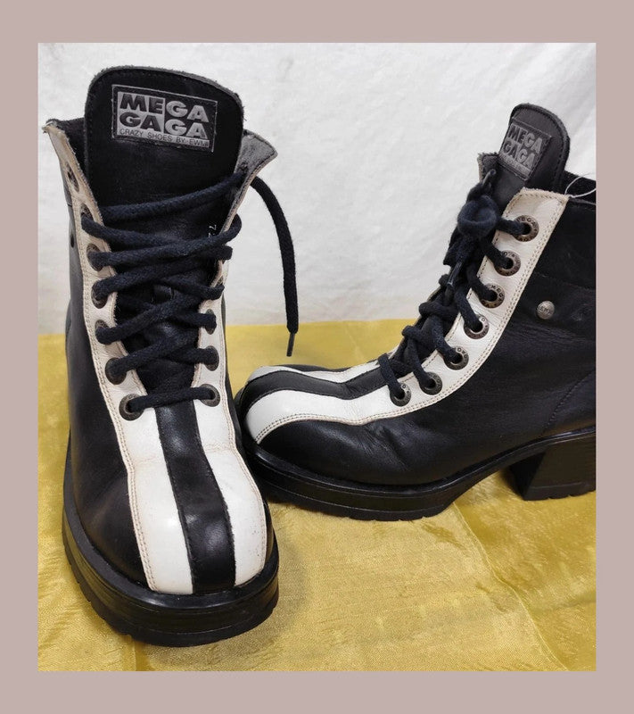 Bota negra/blanca crazy mega gaga talla 34