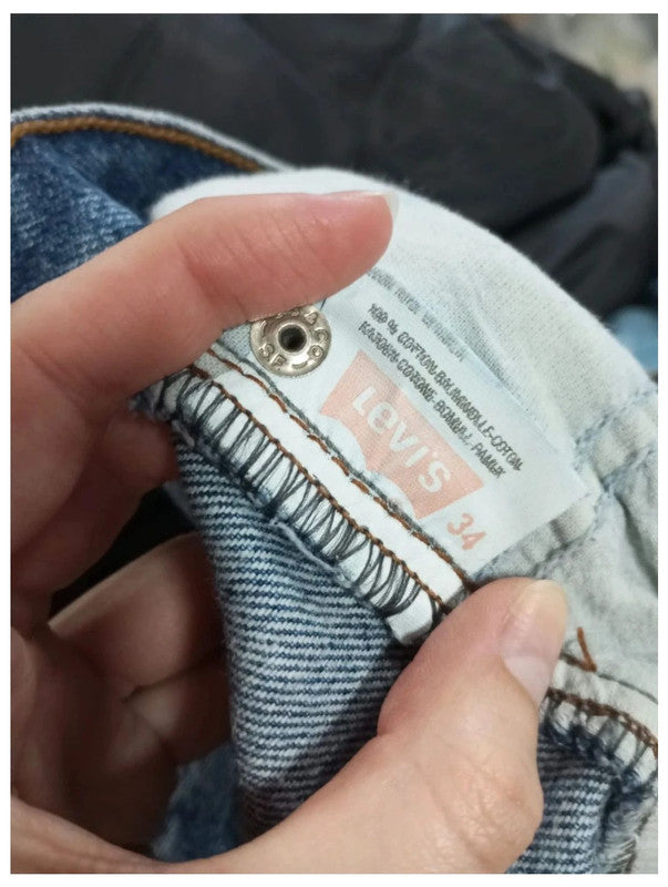 pantalón vaquero Levis 501 w34 l36
Vintage. Coincide con una talla 48, comprueba tus medidas!
