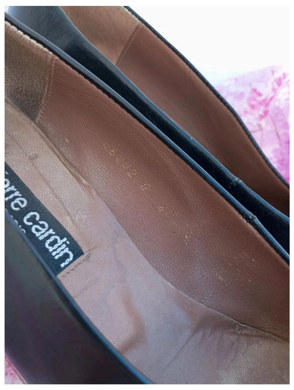 zapato de tacón cuero negro pierre cardin talla 40