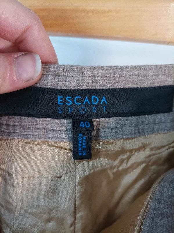 Pantalón color arena Escada talla 40