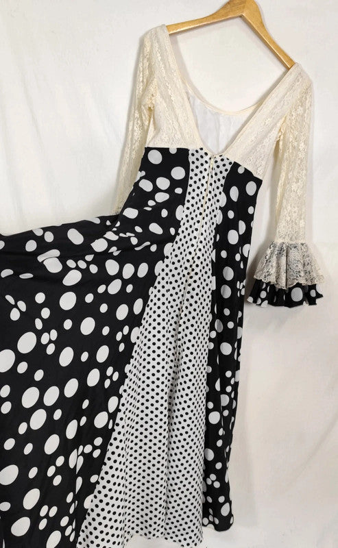 Vestido de feria abril de gitana vintage flamenco lunares Sevilla córdoba tradicional